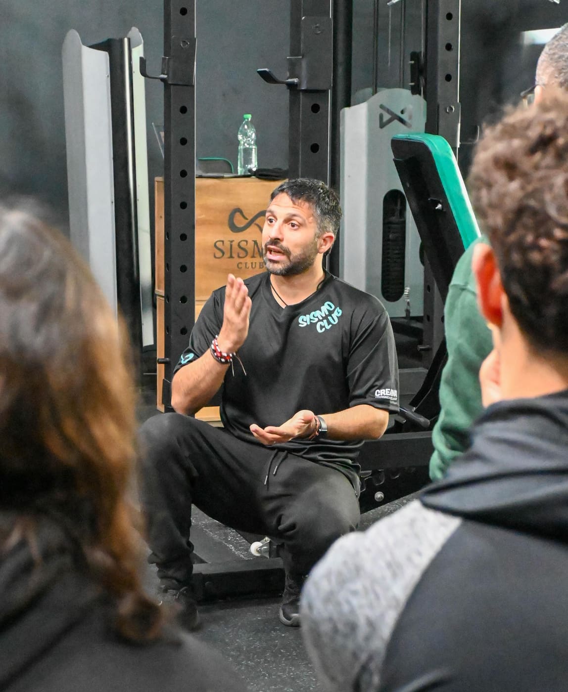 Gonzalo Eraña guiando un taller de respiración